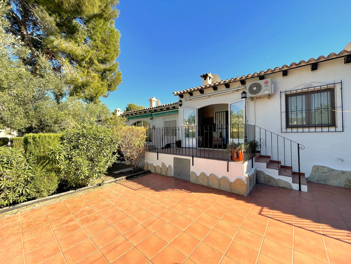 A well maintained  two bedroom, one bathroom bungalow, Moraira Park
