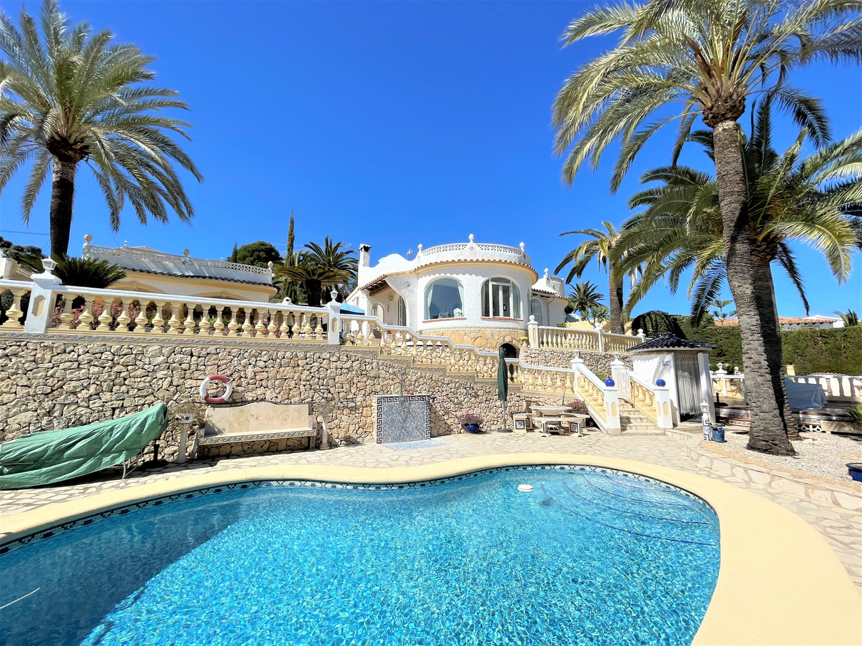 A three bedroom, two bathroom villa with pool, garage and with beautiful  sea and valley views, Moraira