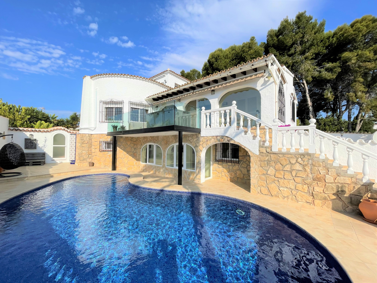 Fantastic five bedroom sea view villa in Moraira