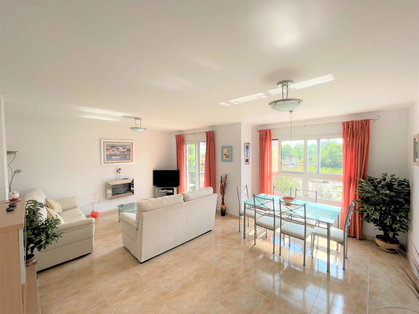 An immaculate three bedroom, two bathroom apartment in Teulada