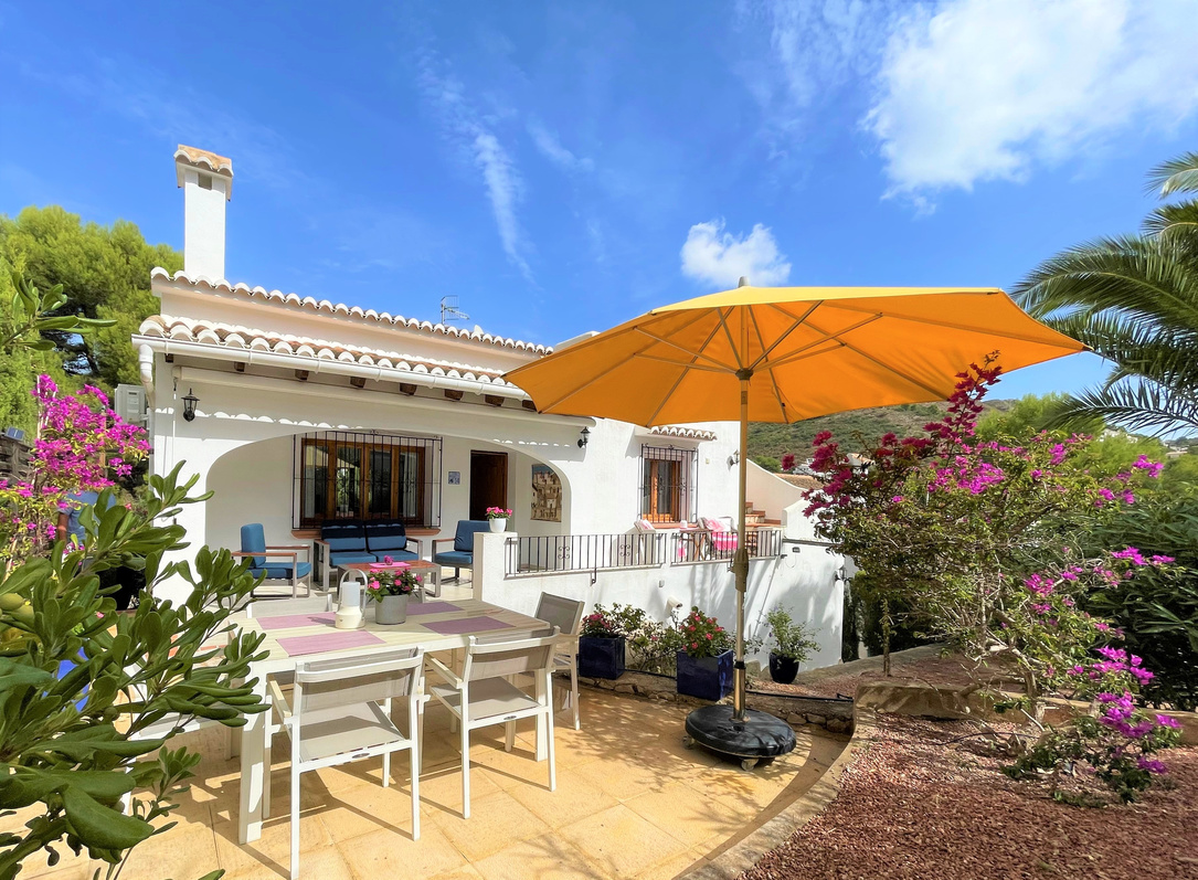 Beautiful and immaculate villa within short distance to the El Portet beach