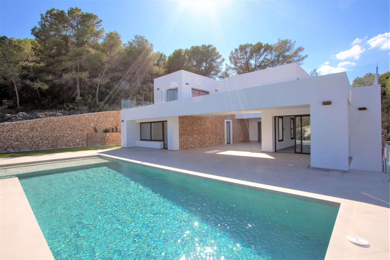 A beautiful stylish new villa on a double plot, El Portet